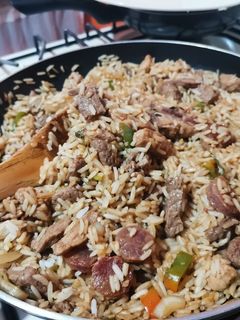 Una foto de Arrocito con carnes