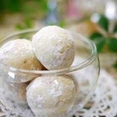 A picture of Round Petit Cookies.