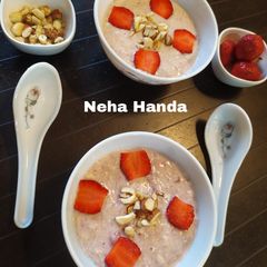 A picture of Strawberry kheer.