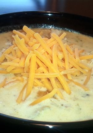 A picture of Cheesy broccoli chicken soup.