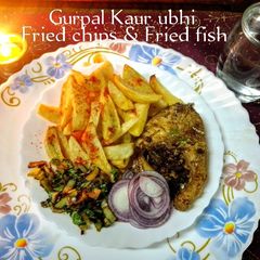 A picture of Fried chips & fried fish 🍟🐠.