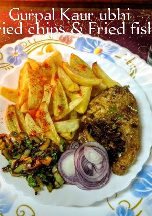 A picture of Fried chips & fried fish 🍟🐠.