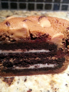 A picture of Oreo Stuffed Cookie Cupcakes.