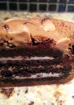 A picture of Oreo Stuffed Cookie Cupcakes.