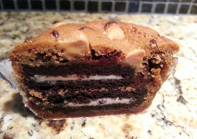 Oreo Stuffed Cookie Cupcakes