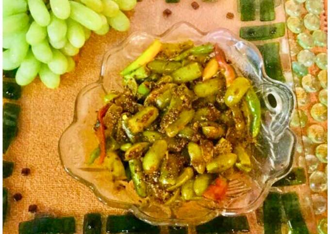 Steps to Make Award-winning Chilli and grapes Pickle