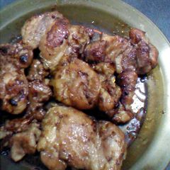 A picture of chicken fillet with oyster sauce.