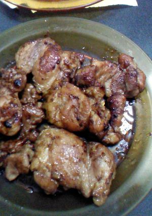 A picture of chicken fillet with oyster sauce.