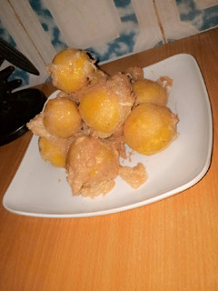 A picture of Nigerian yam balls.