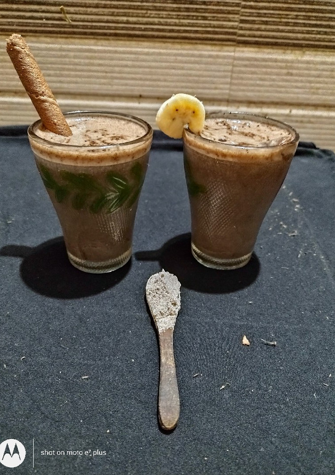 ராகி (கேழ்வரகு)மில்க் ஷேக்🥤🥤🥤 (Ragi milkshake recipe in tamil) செய்முறை முக்கிய புகைப்படம்