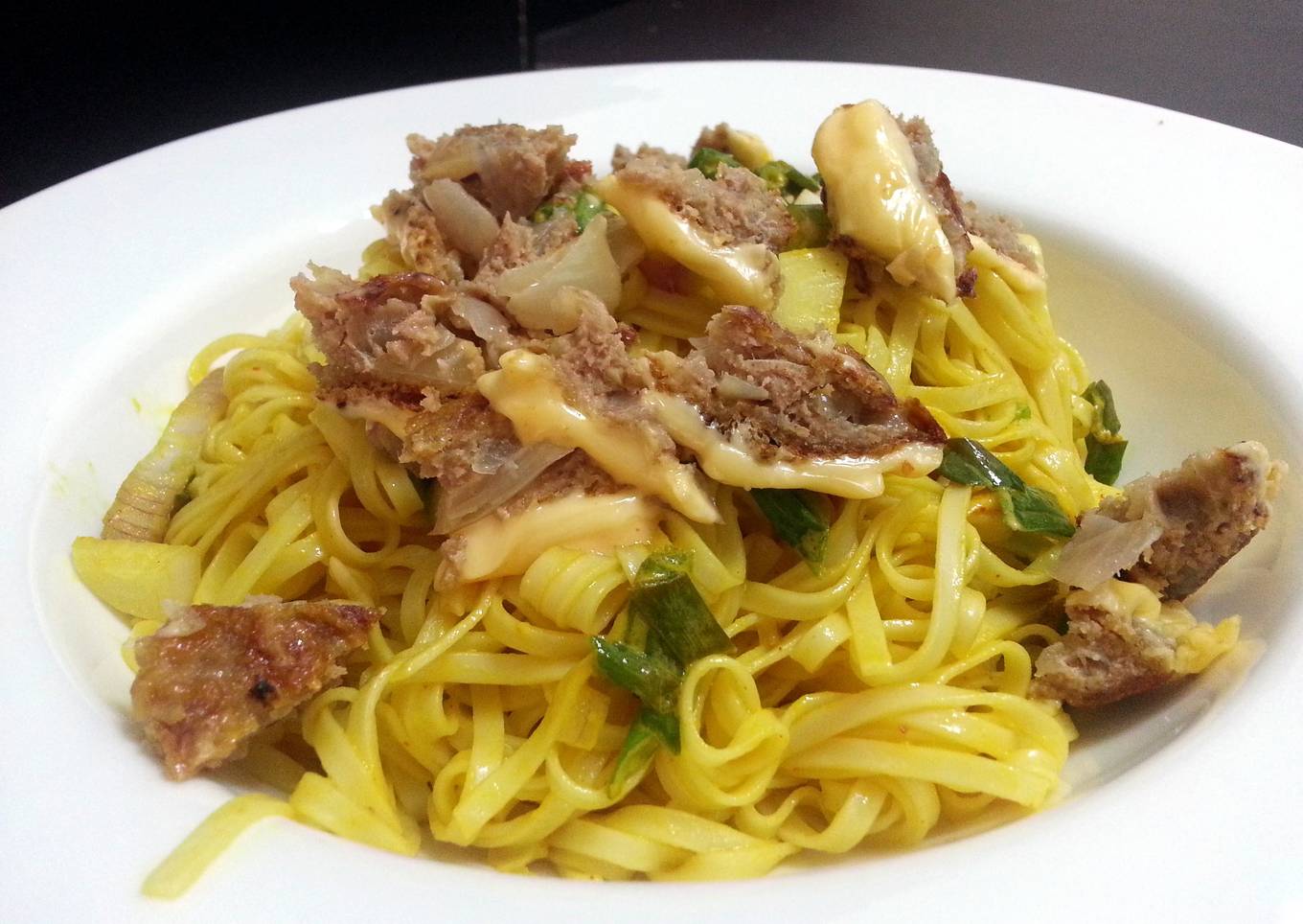 Meat with mustard noodles