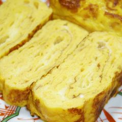 A picture of Fluffy Dashimaki Eggs with Meringue.