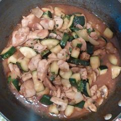 A picture of Chicken and mushrooms ,Zucchini Stir Fry With( Szechuan Stir-Fry Sauce).