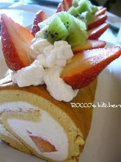 A picture of Decorated Fruit Roll Cake.
