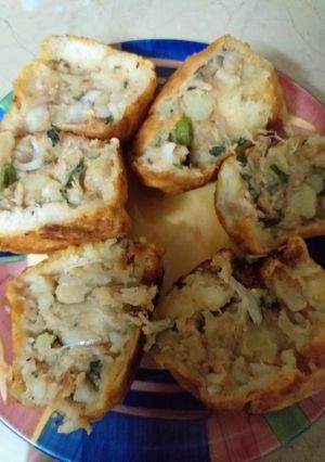 A picture of Bread pakora ball .