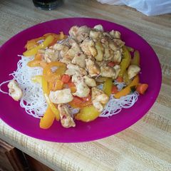 A picture of Chicken n Veggie Rice Noodles.