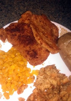 A picture of Simple breaded pork chops.