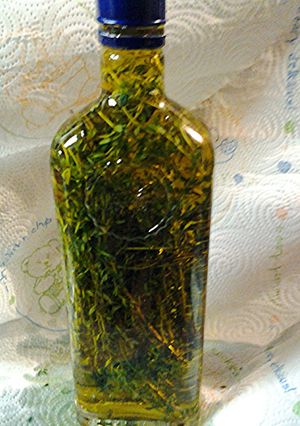 A picture of Thyme in a bottle.