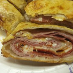 A picture of Stromboli/calzone (meat and cheese).