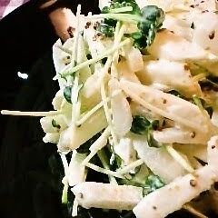 A picture of Asian Pear and Daikon Radish Sprout Salad.
