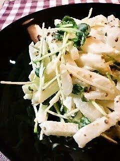 A picture of Asian Pear and Daikon Radish Sprout Salad.