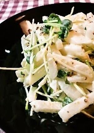 A picture of Asian Pear and Daikon Radish Sprout Salad.