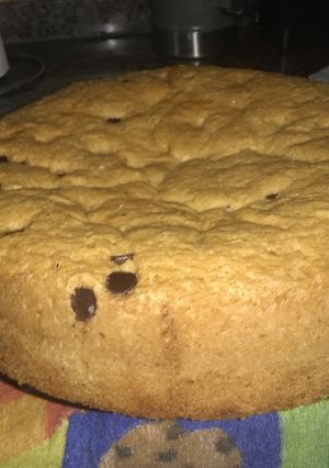 Una foto de Bizcochuelo de limón con chips de chocolate!!!😋(sin manteca)