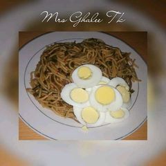 Pasta jallof with cooked eggs A picture of Pasta jallof with cooked eggs.