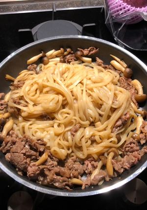 A picture of Japanese beef stir-fried udon.