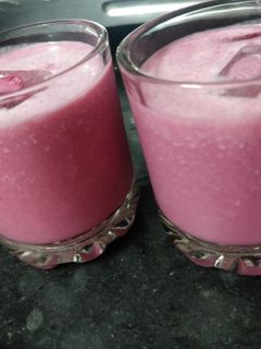 બીટ મિલ્ક શેક (Beetroot Milk Shake Recipe In Gujarati) રેસીપી મુખ્ય ફોટો