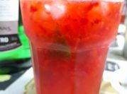 Una foto de cocteles de frutilla
