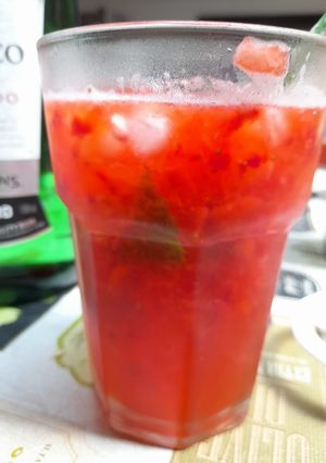 Una foto de Mojito de Frutilla Fácil