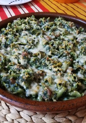 Una foto de Pasta gratinada con espinacas y longaniza