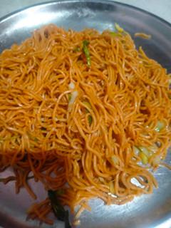 चाऊमिन (chowmein recipe in Hindi) रेसिपी मुख्य फोटो