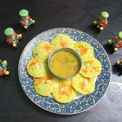 A picture of Udupi style Rava idli.