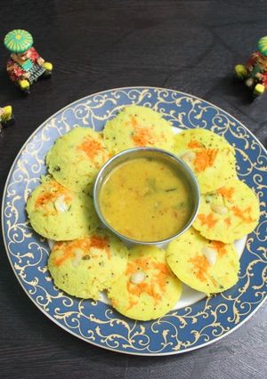 A picture of Udupi style Rava idli.