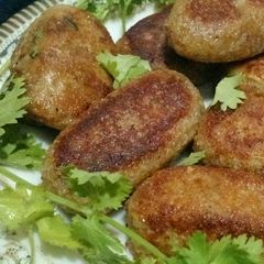 A picture of Kachay qeemay ke kabab.