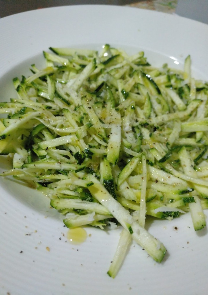 Una foto de Ensalada de calabacín
