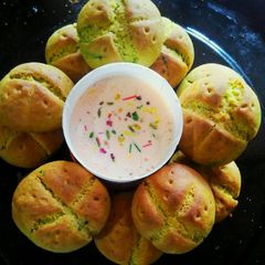 A picture of Milkmaid cookies.