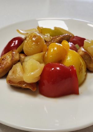 罐頭水果入菜-彩椒.洋蔥.龍鳳果炒雞丁 的食譜成品照片