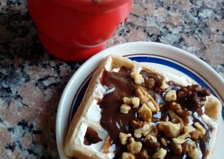 Waffle de avena con queso y dulce de leche con chocolate