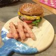 Hamburguesa gourmet y papas