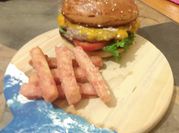Una foto de hamburguesa de carne molida con cheddar