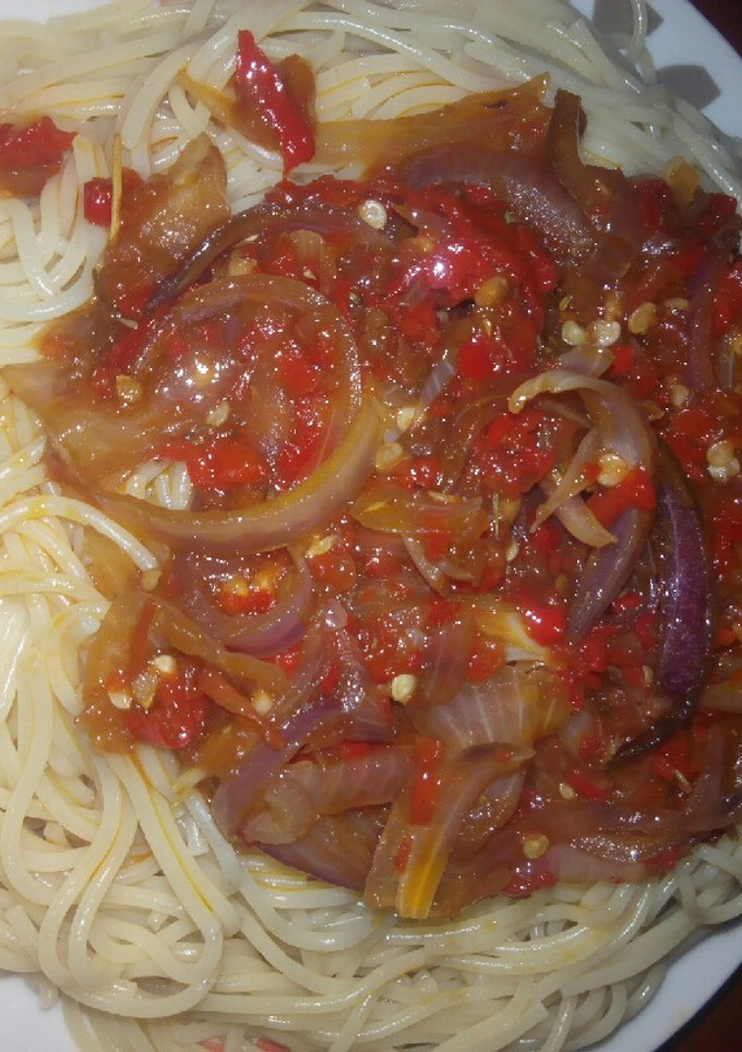 A picture of Spaghetti with sauce.