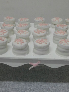 Una foto de Alfajores de chocolate blanco