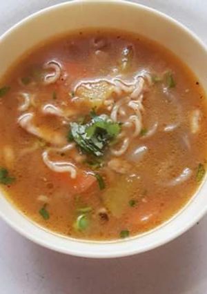 চিকেন ম‍্যাগি স‍্যুপ(chicken Maggi soup recipe in Bengali) রেসিপির প্রধান ছবি