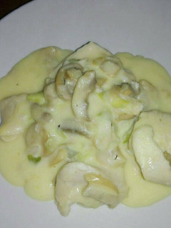 Una foto de Pollo en crema con champiñones
