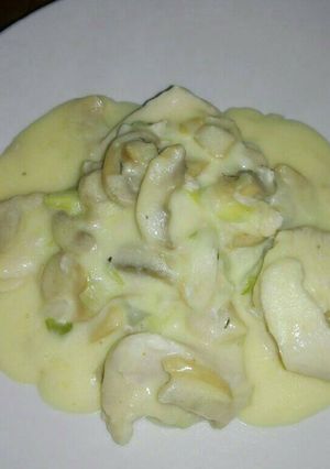 Una foto de Pollo en crema con champiñones