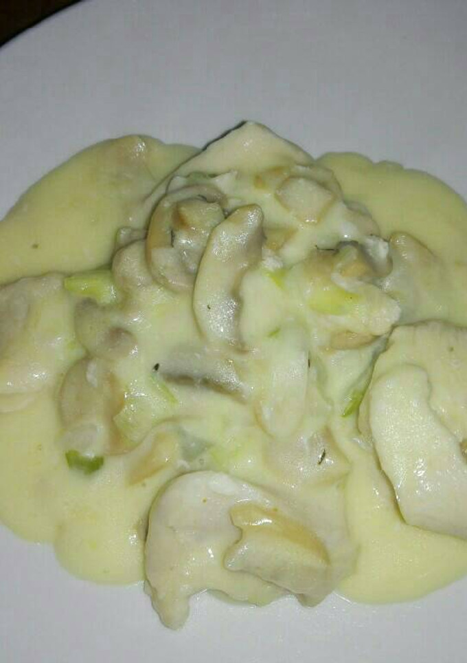 Una foto de Pollo en crema con champiñones