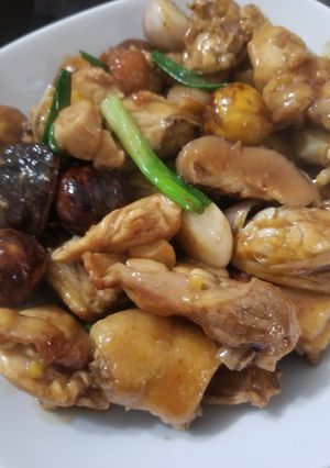 A picture of Chestnut Chicken Pot 栗子炆雞.